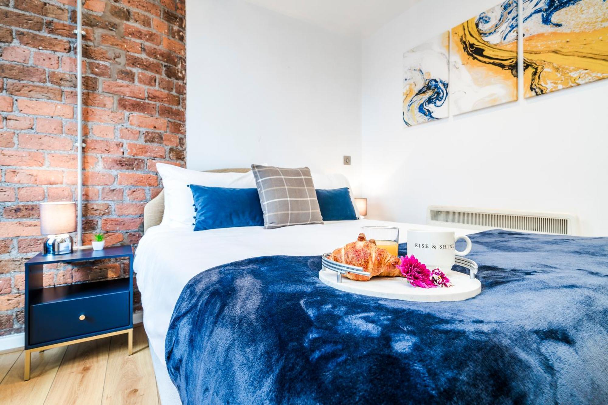 Cavern Quarters, Beautiful Two Bedroom City Centre Apartment By Garudy Serviced Apartments And Short Lets - Perfect For Longer Stays 리버풀 외부 사진