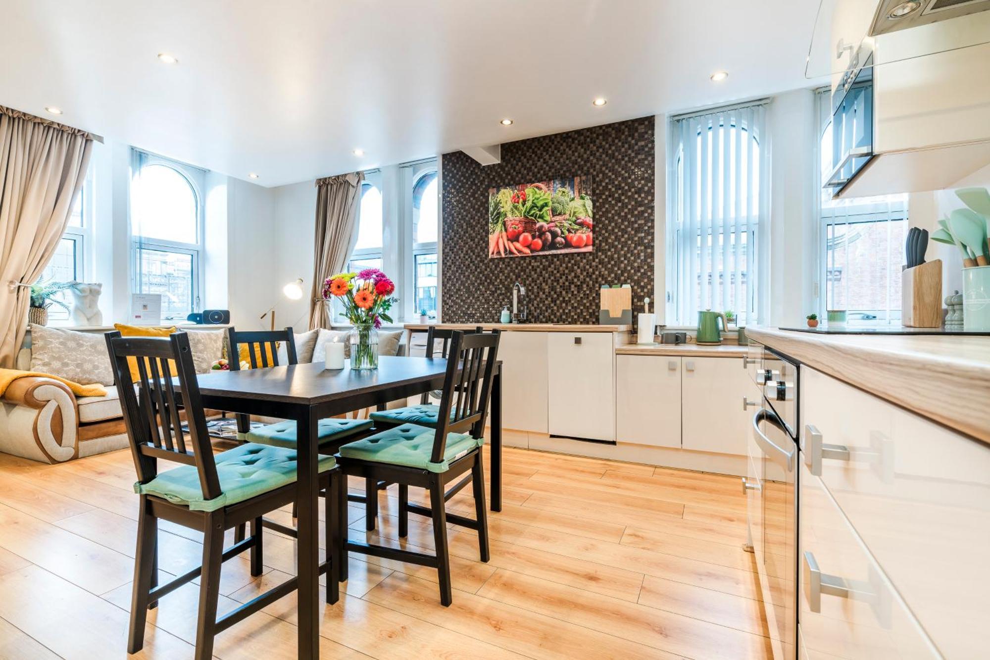 Cavern Quarters, Beautiful Two Bedroom City Centre Apartment By Garudy Serviced Apartments And Short Lets - Perfect For Longer Stays 리버풀 외부 사진