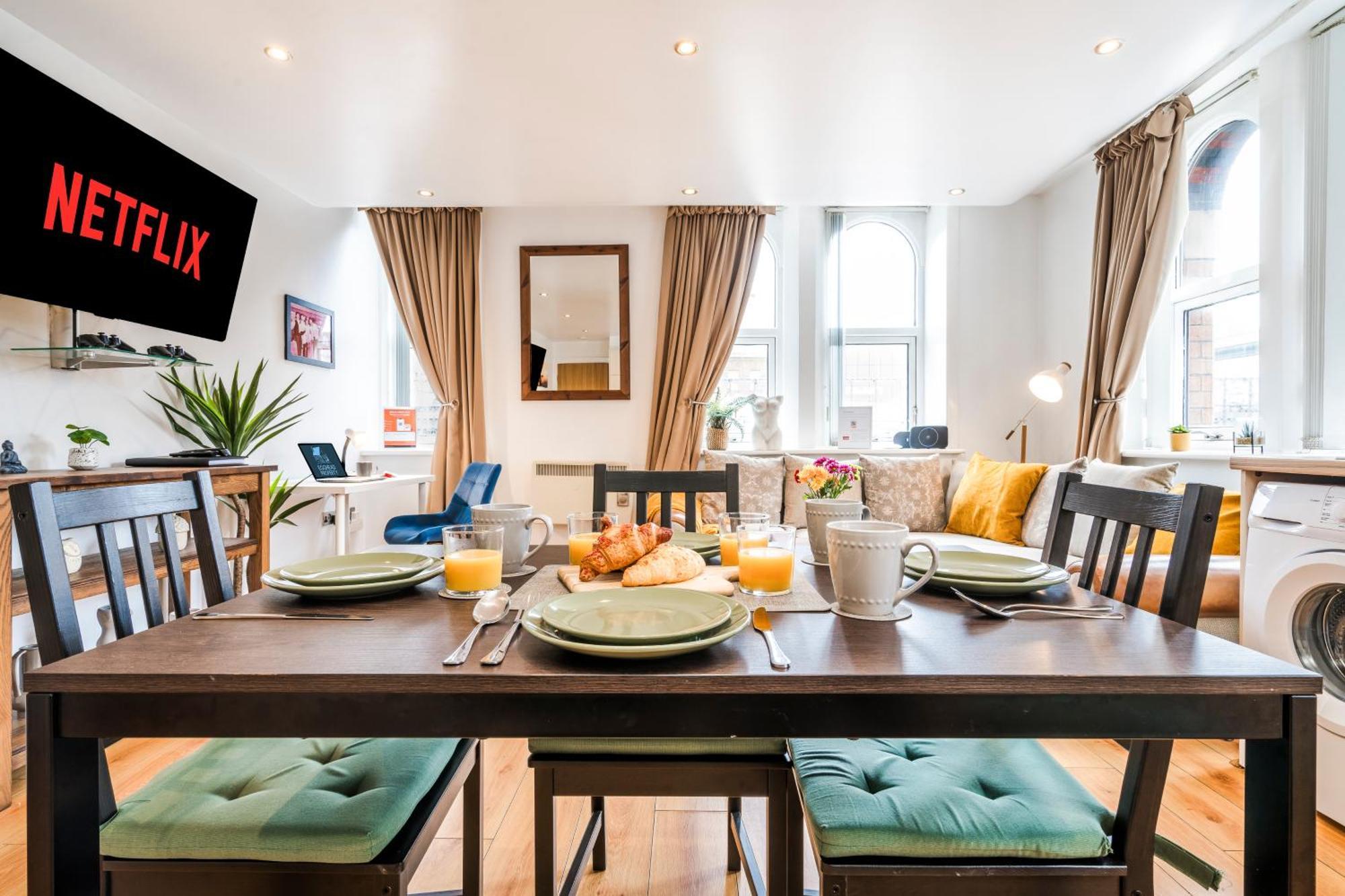Cavern Quarters, Beautiful Two Bedroom City Centre Apartment By Garudy Serviced Apartments And Short Lets - Perfect For Longer Stays 리버풀 외부 사진