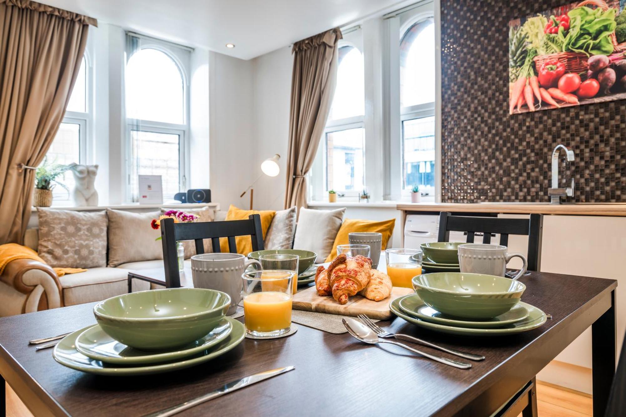 Cavern Quarters, Beautiful Two Bedroom City Centre Apartment By Garudy Serviced Apartments And Short Lets - Perfect For Longer Stays 리버풀 외부 사진