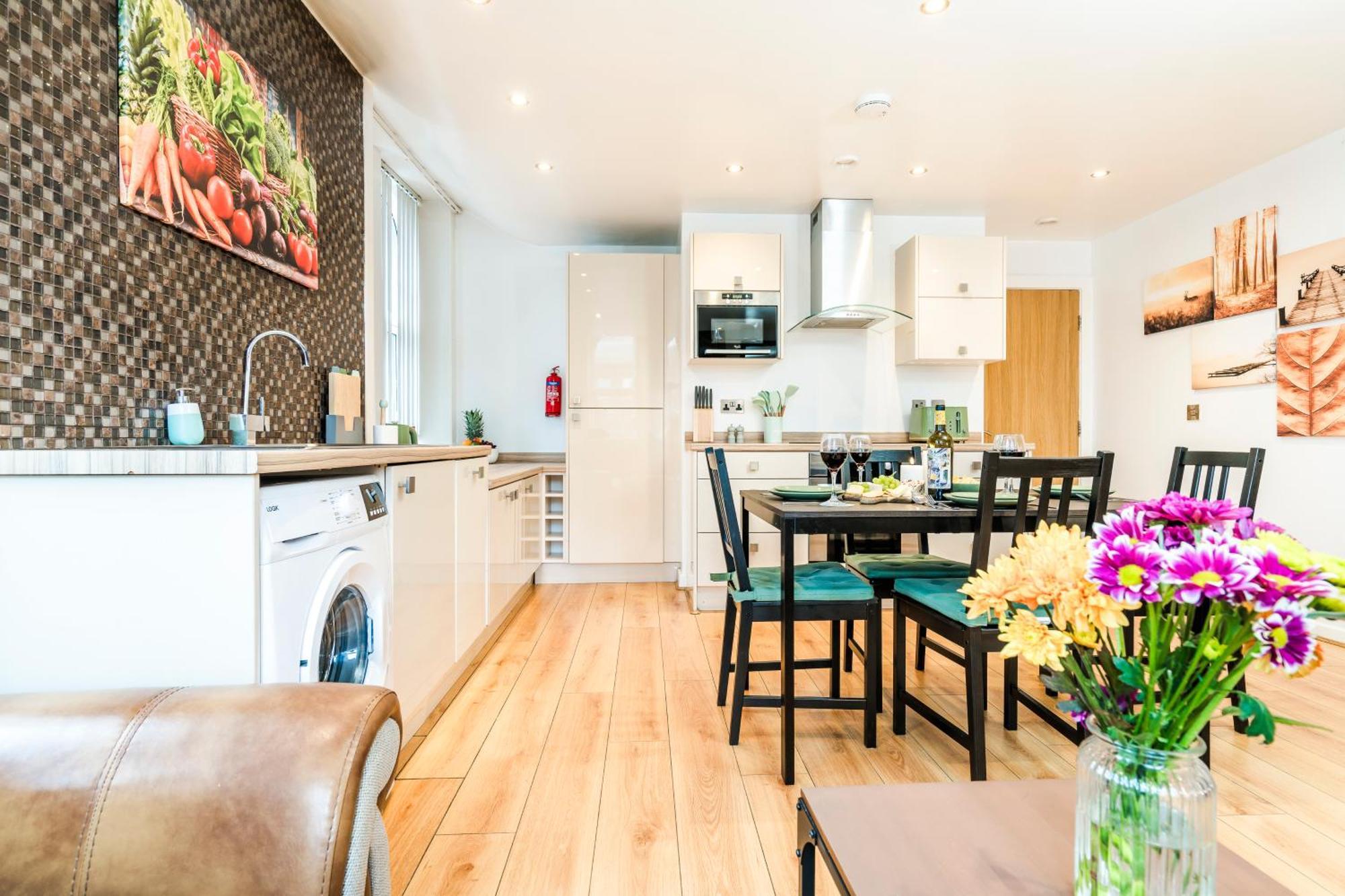Cavern Quarters, Beautiful Two Bedroom City Centre Apartment By Garudy Serviced Apartments And Short Lets - Perfect For Longer Stays 리버풀 외부 사진