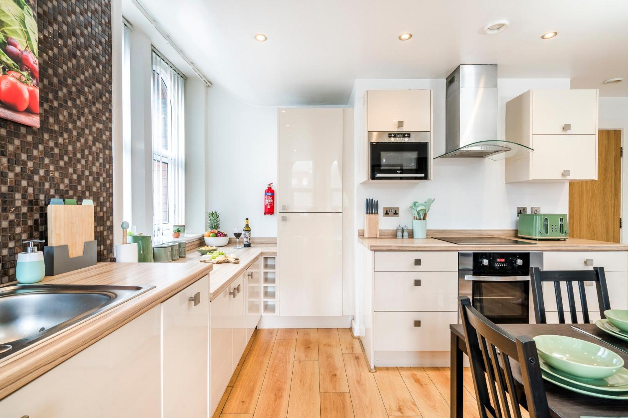 Cavern Quarters, Beautiful Two Bedroom City Centre Apartment By Garudy Serviced Apartments And Short Lets - Perfect For Longer Stays 리버풀 외부 사진