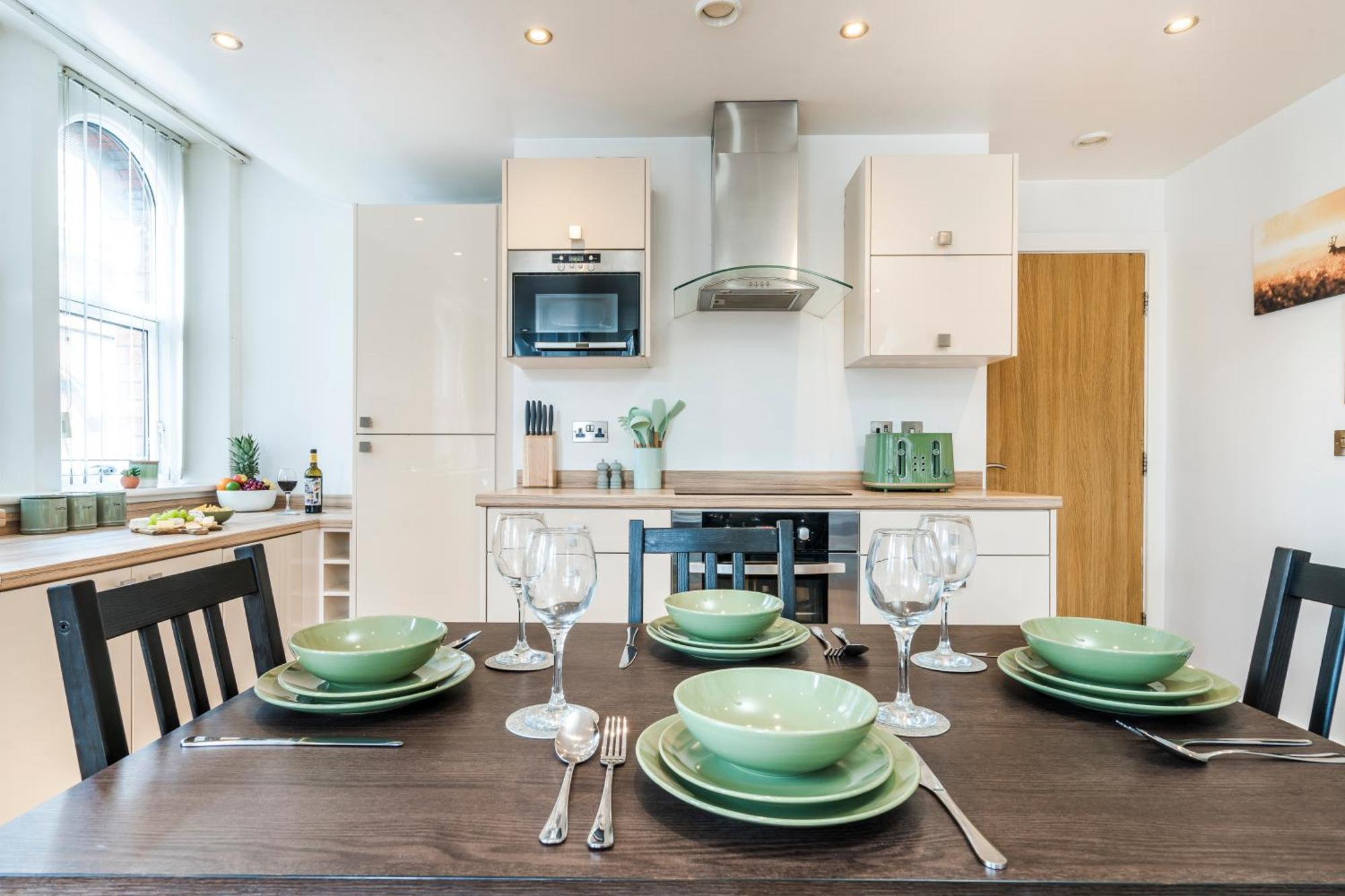 Cavern Quarters, Beautiful Two Bedroom City Centre Apartment By Garudy Serviced Apartments And Short Lets - Perfect For Longer Stays 리버풀 외부 사진