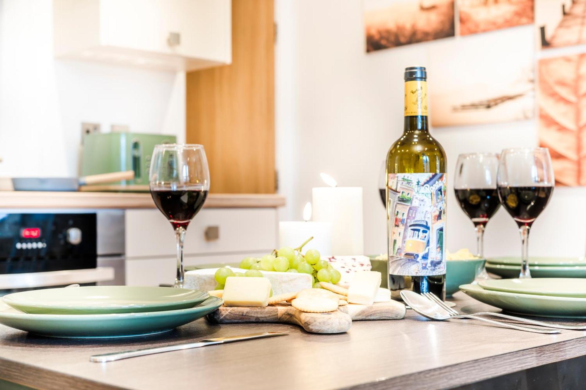 Cavern Quarters, Beautiful Two Bedroom City Centre Apartment By Garudy Serviced Apartments And Short Lets - Perfect For Longer Stays 리버풀 외부 사진