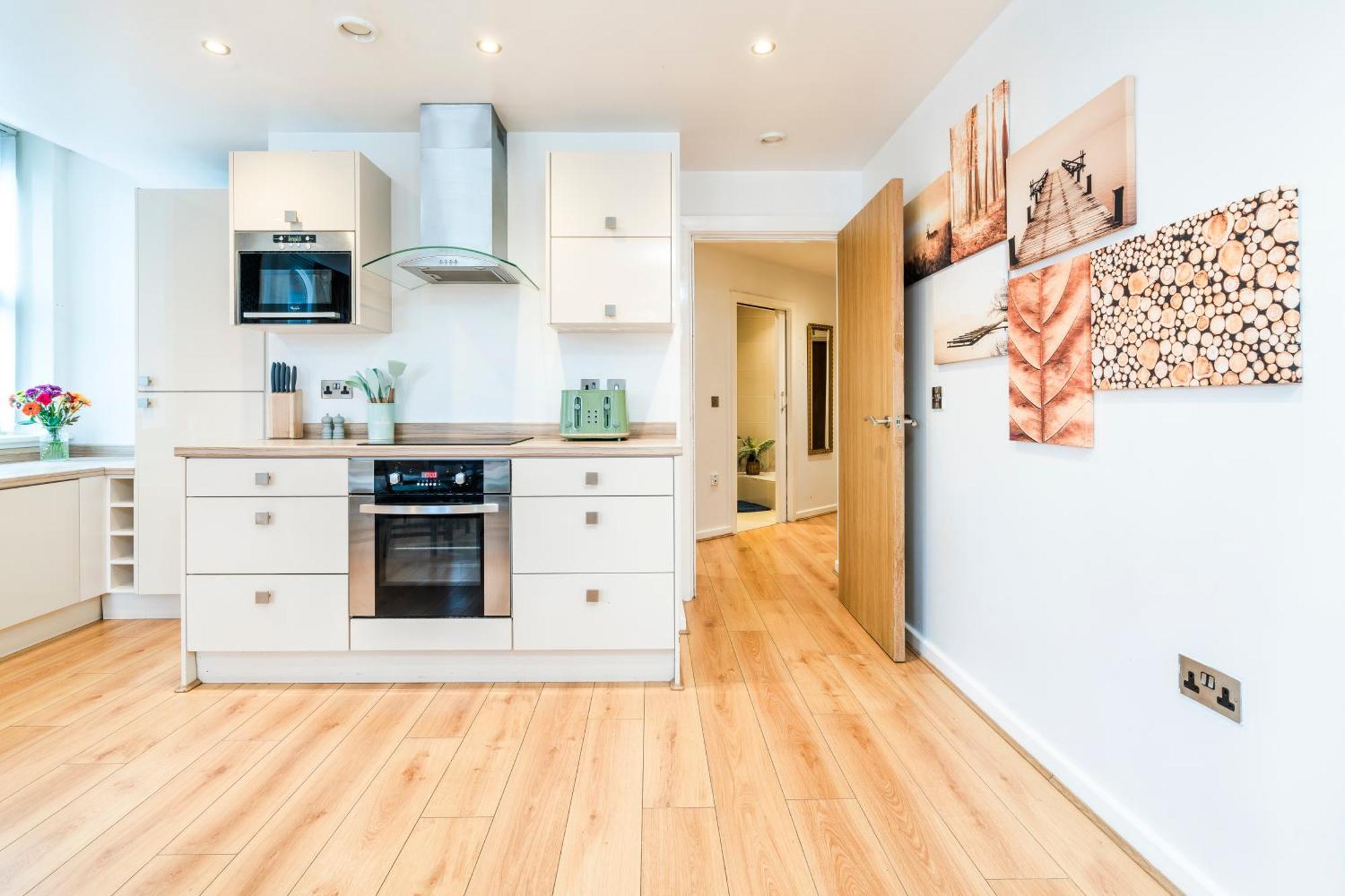 Cavern Quarters, Beautiful Two Bedroom City Centre Apartment By Garudy Serviced Apartments And Short Lets - Perfect For Longer Stays 리버풀 외부 사진
