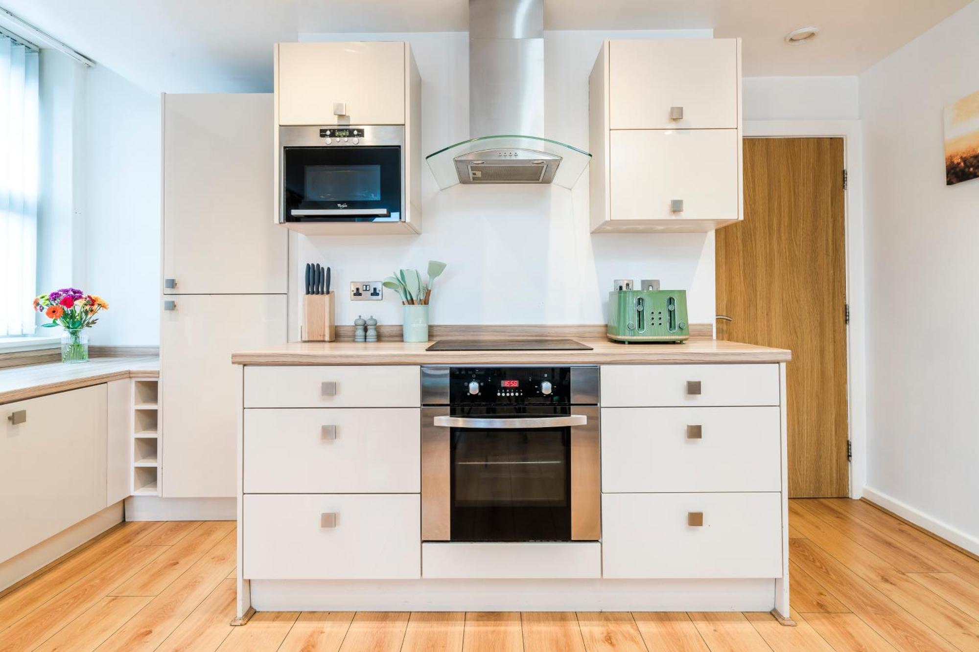 Cavern Quarters, Beautiful Two Bedroom City Centre Apartment By Garudy Serviced Apartments And Short Lets - Perfect For Longer Stays 리버풀 외부 사진