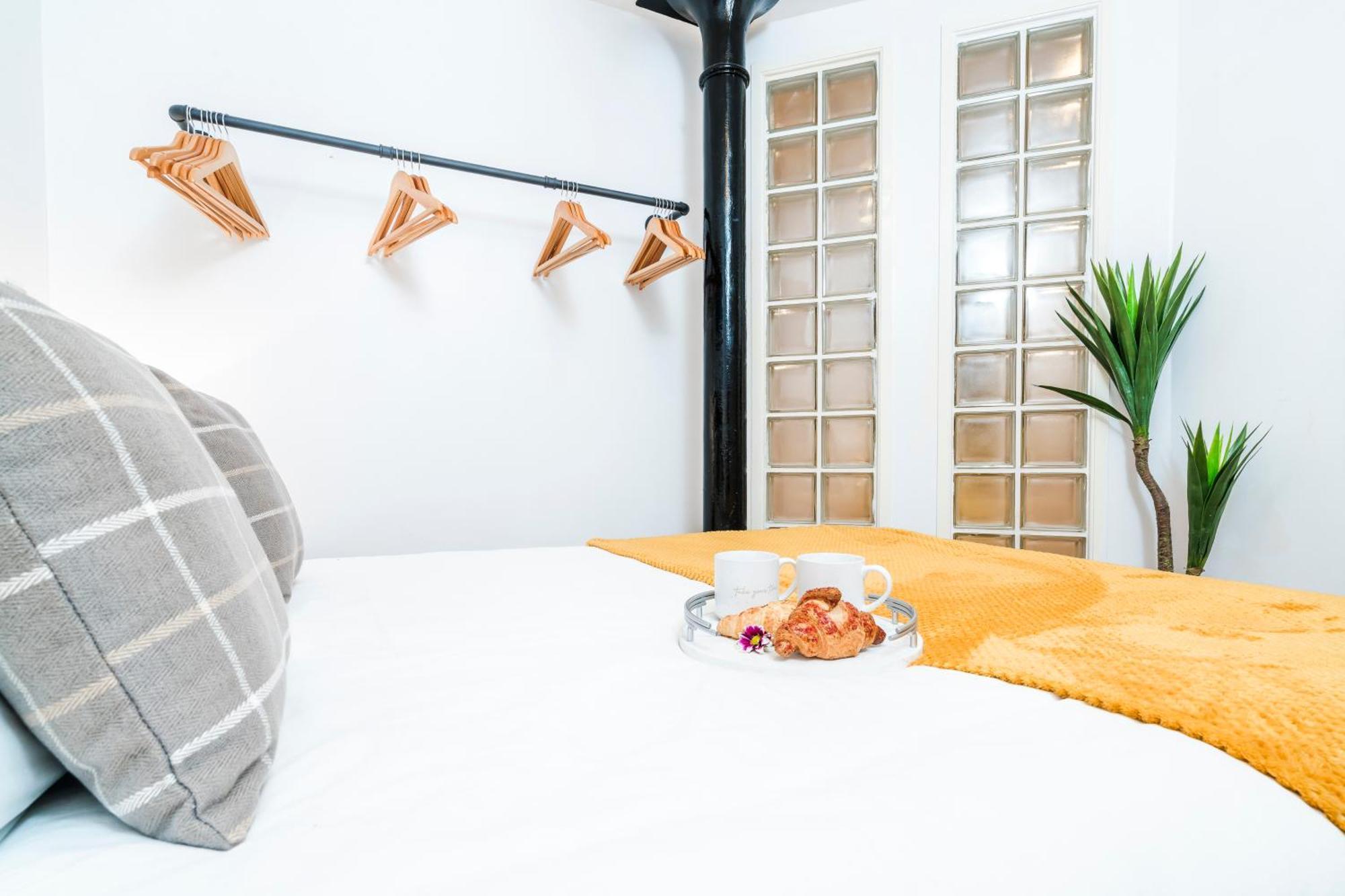 Cavern Quarters, Beautiful Two Bedroom City Centre Apartment By Garudy Serviced Apartments And Short Lets - Perfect For Longer Stays 리버풀 외부 사진